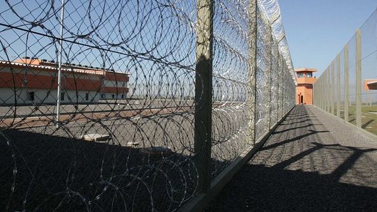 Justiça mantém proibição de visitas a presos em penitenciárias federais