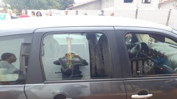 Bebê é resgatado pela PM após ser deixado em veículo trancado em MT, pai é preso 