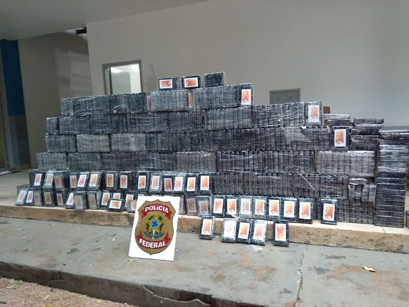 Motorista é preso com quase 600 kg de cocaína em Jaciara