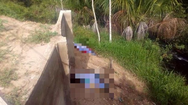 Corpos de adolescente e jovem são encontrados com marcas de tiro na beira de rio