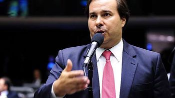 Maia diz que votar impeachment de Temer traria instabilidade política