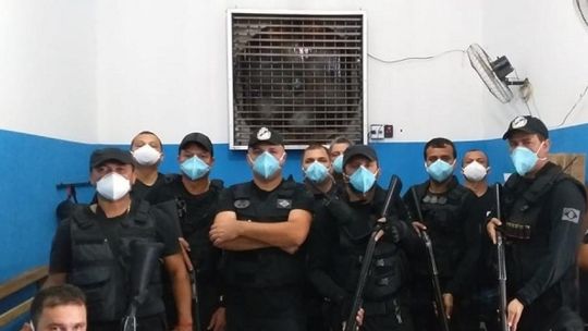 Suspeita de meningite suspende visitas na PCE e agentes trabalham de mascara 