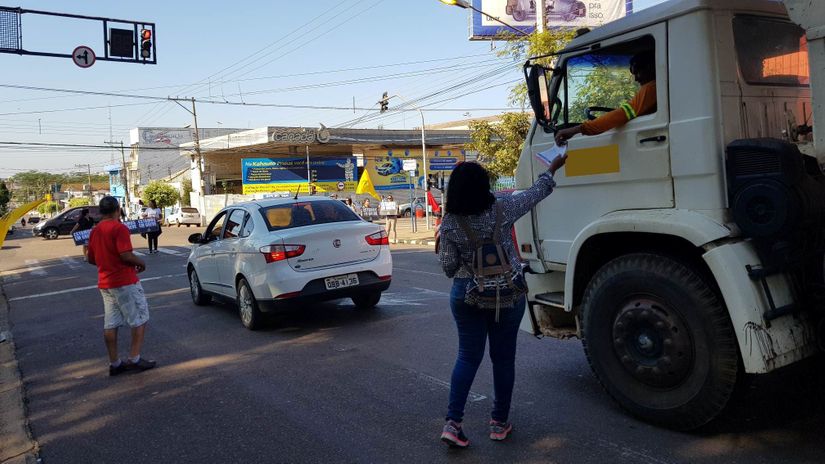 Professores em greve fazem pit stops em vários pontos de Rondonópolis