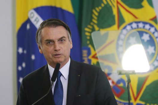 Bolsonaro diz que Crivella pediu recursos federais para amenizar crise da Saúde no Rio