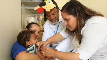 A quatro dias do final da campanha, 93% das crianças se vacinaram contra pólio e sarampo