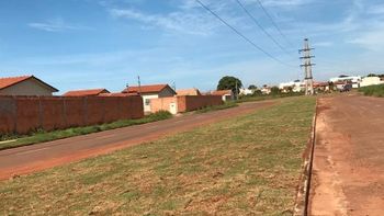 Prefeitura muda o visual de áreas públicas com plantio de gramas