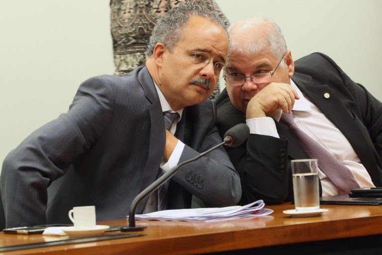 Comissão conclui votação de relatório e aprova 'distritão' e fundo eleitoral
