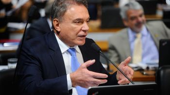 PEC reduz número de deputados federais para 405