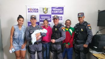 Policiais militares salvam bebê de 1 mês que havia se engasgado