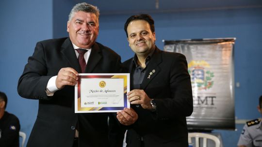 Mais de 130 policiais civis recebem homenagens da ALMT
