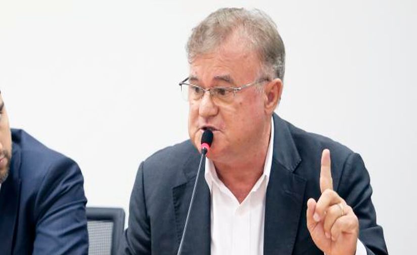 Mega empresário se mostra desconfortável em depoimento da CPI da sonegação fiscal