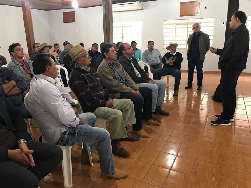  Nilson Leitão recebe apoio de prefeito e moradores em Poconé