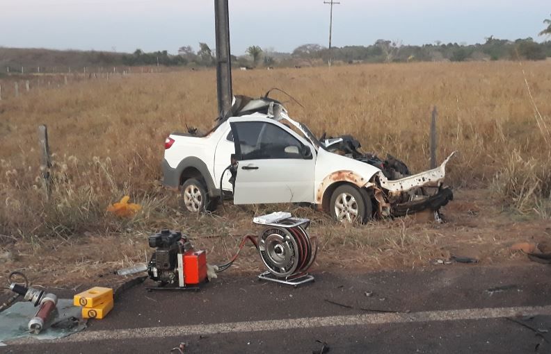 Idosos morrem após picape bater de frente com ônibus na MT-320