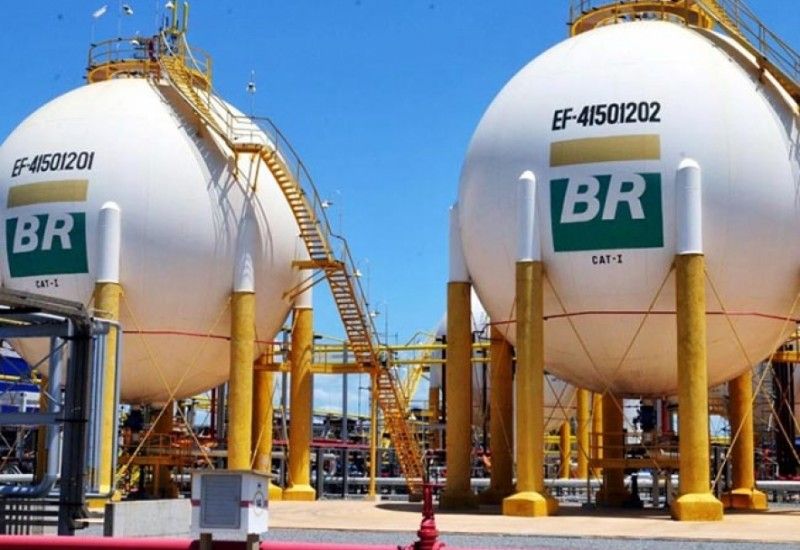 Petrobras aumenta preço da gasolina em 4,2% nas refinarias