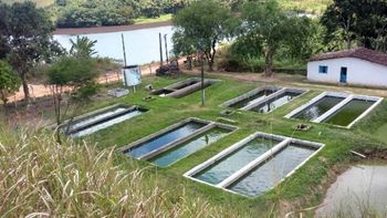 Prefeitura dá suporte à criação de peixes com perfuração de tanques em pequenas propriedades agrícol