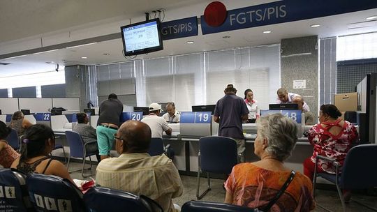 Pessoas com 60 anos ou mais sem conta bancária já podem sacar o PIS/Pasep