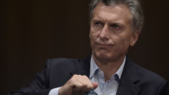 Macri busca respaldo político para conter crise na Argentina