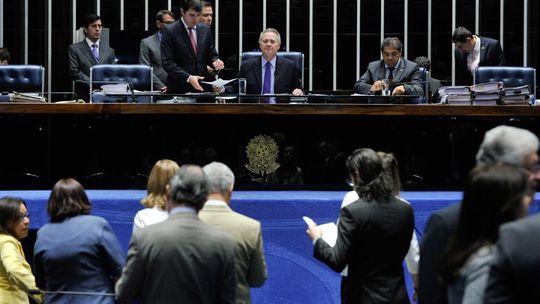 Senado tem primeira discussão da PEC do Teto de Gastos em segundo turno