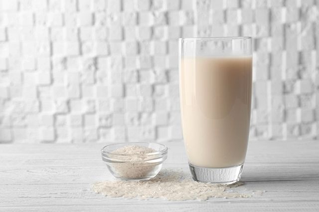 Intolerância a lactose? Aprenda receita de leite caseiro e saudável