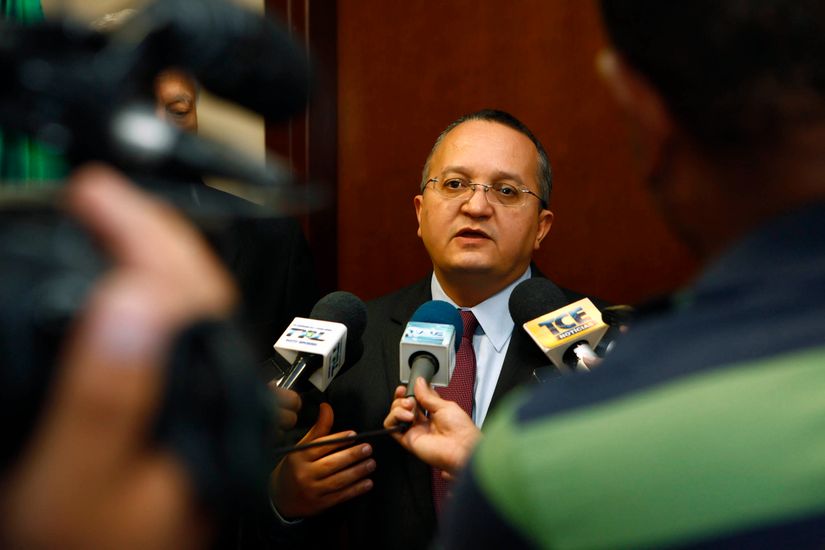 Governador Pedro Taques inicia remanejo para tocar o Estado no próximo ano