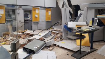 Banco do Brasil é invadido por quadrilha que explode caixas e fogem 