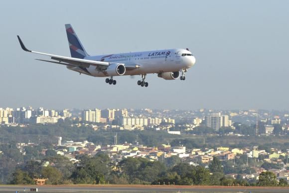 Transporte aéreo de passageiros tem aumento de 7,8% em outubro, diz Anac