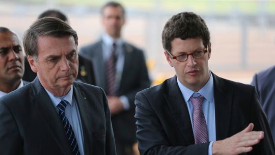 Bolsonaro: petróleo pode ter sido despejado "criminosamente"