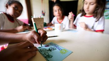 Defasagem entre idade e série é quatro vezes maior em escolas públicas