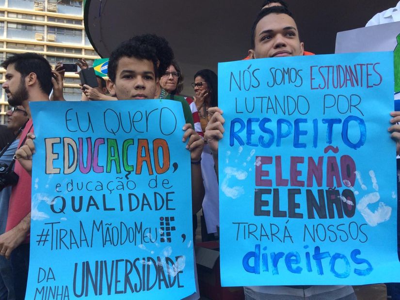 Mobilização contra cortes na Educação reuniu pelo menos 7 mil em Cuiabá