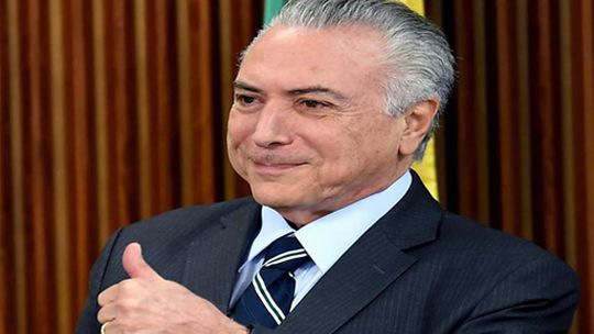 Com eleitorado e novos prefeitos, PMDB se torna maior força política do Estado