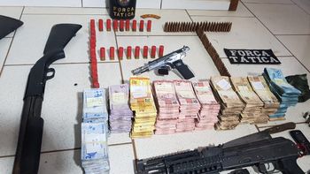 PM intercepta ladrões de banco em mata e quatro são mortos durante confronto  