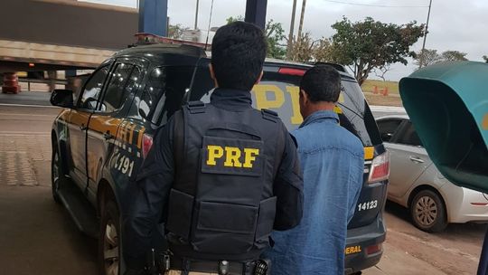 Foragido da Justiça é flagrado com 115 pedras de diamantes na BR-364