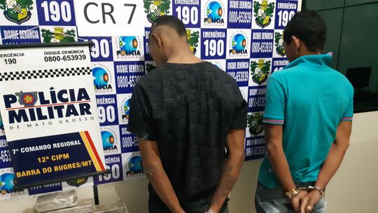 Traficantes membros de facção são presos com maconha e cocaína em MT
