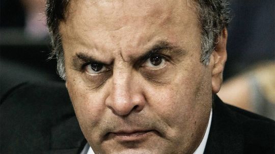 Aécio Neves se mantém licenciado, mas diz que não renuncia à presidência do PSDB