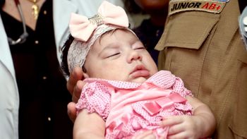 Bebê salva pelo Samu dentro da ambulância recebe alta da Santa Casa