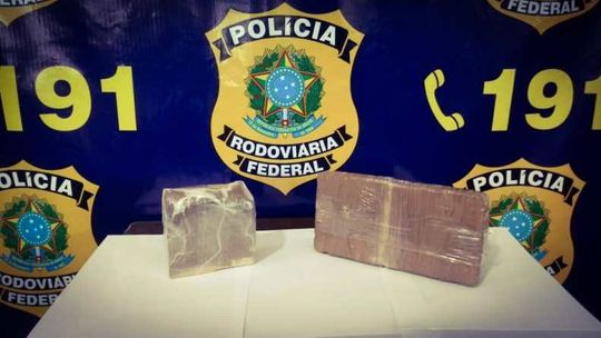 Menor é apreendida pela PRF em ônibus com crack