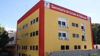 Ex-secretários são multados por contratação de temporários para funções de confiança