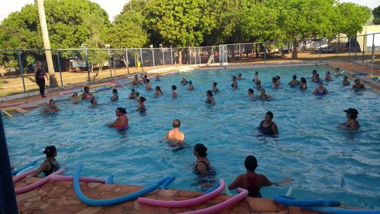 Grupos recebem melhoria na qualidade vida através da hidroginástica 