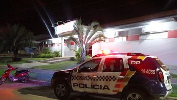 Jovem é atropelado e baleado após confusão em boate no interior 