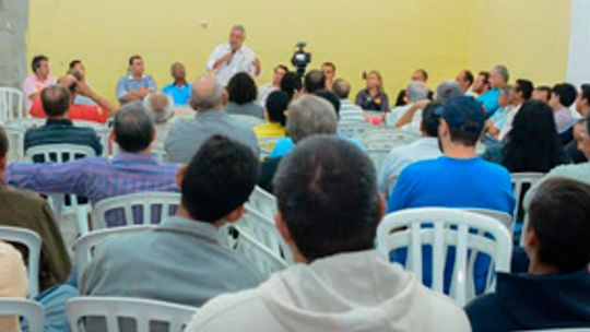  Taxistas debatem propostas e declaram apoio a Percival 