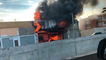 Faísca de solda, provoca incêndio que destruiu loja de estofado de automóveis