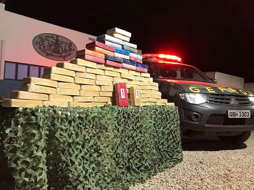 Jovem é baleado e flagrado com 82 tabletes de cocaína