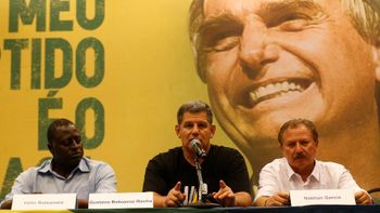 Partido de Bolsonaro quer que PGR investigue esquema sobre fake news
