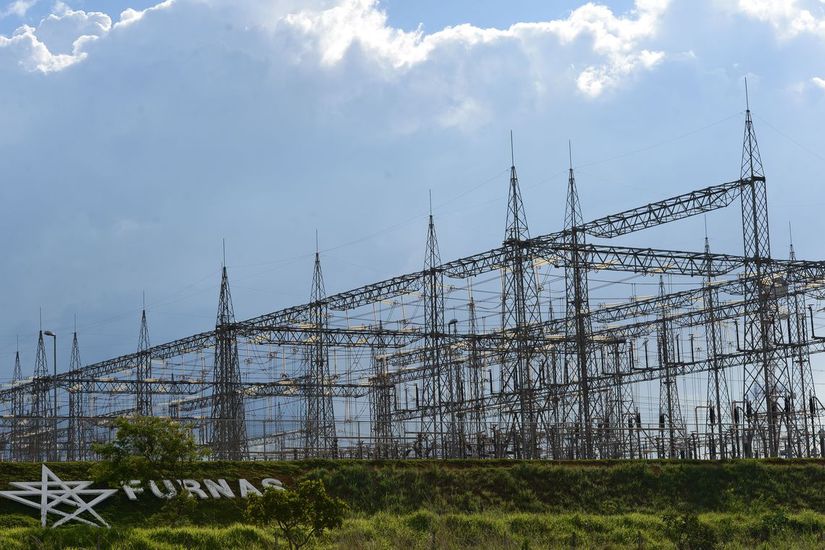 Furnas deve reduzir quadro de 4 mil para 2.751 funcionários