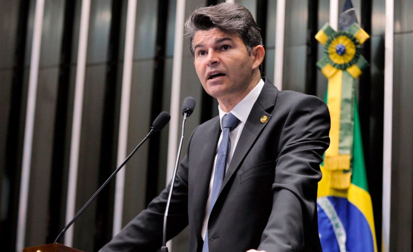 José Medeiros entrega a ministro da Educação reivindicações de alunos de medicina da UFMT 