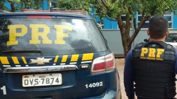 Motorista é preso após mulher que seria estuprada saltar de carro