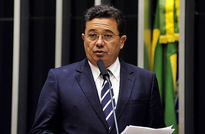 PF faz buscas nas casas de ministro do TCU e de ex-presidente da Câmara