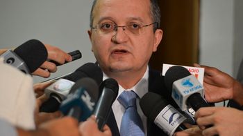 Governo entrega títulos da extinta Cohab em Água Boa