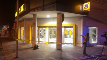 Criminosos explodem caixas eletrônicos do Banco do Brasil e fogem com o dinheiro