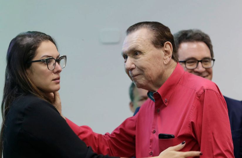 MDB segue com Bezerra na presidência; Janaína é vice
